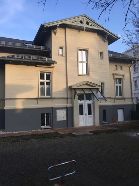 Stilvolle 1,5-Zimmer-DG-Wohnung mit Balkon in Grünau — photo 1